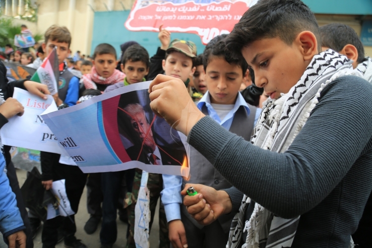 GAZZE'DE F�L�ST�NL� �OCUKLARIN KUD�S EYLEM�